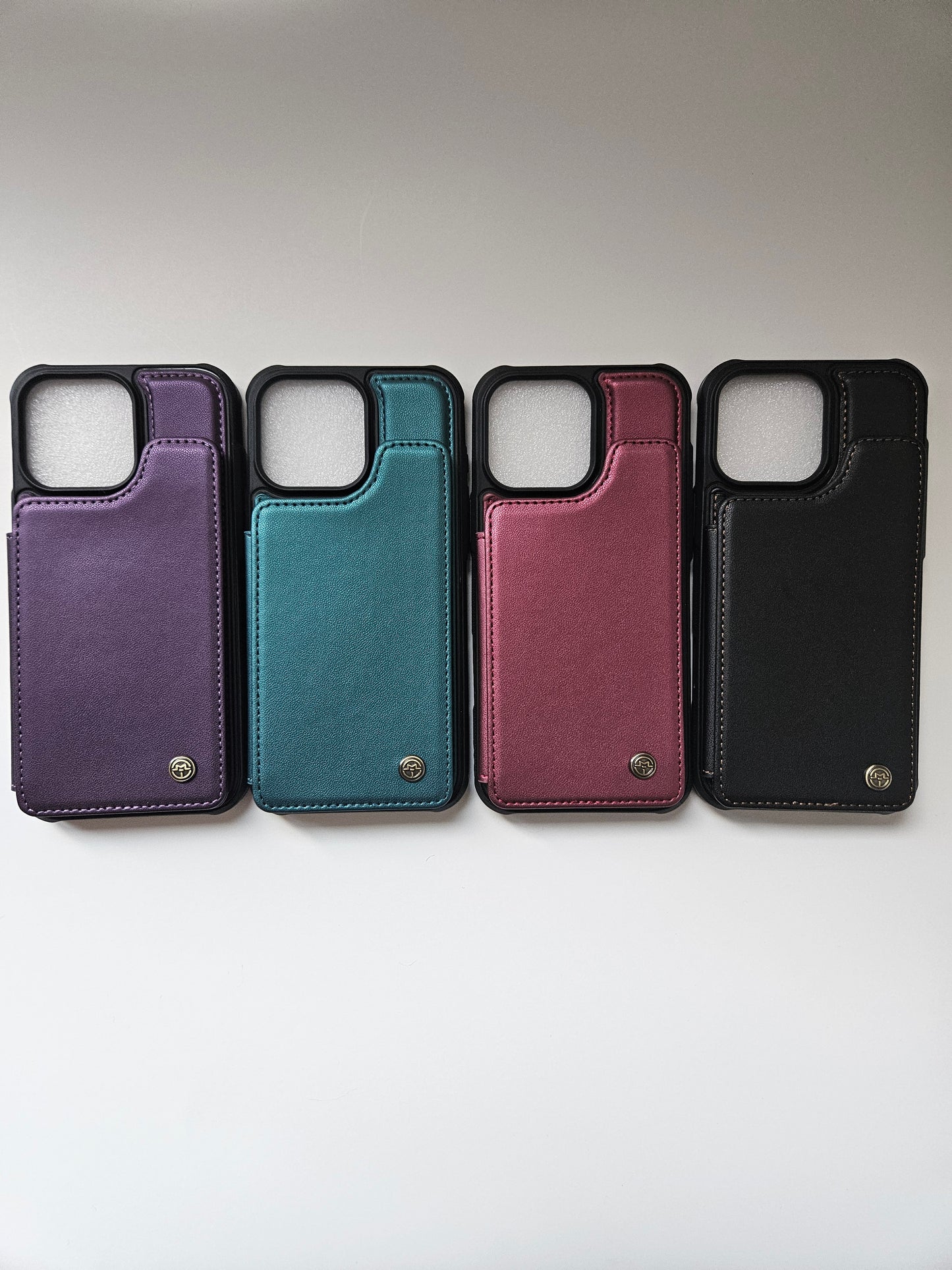 CASE MOBIL WITH POCKETS FOR CREDITS CARDS.